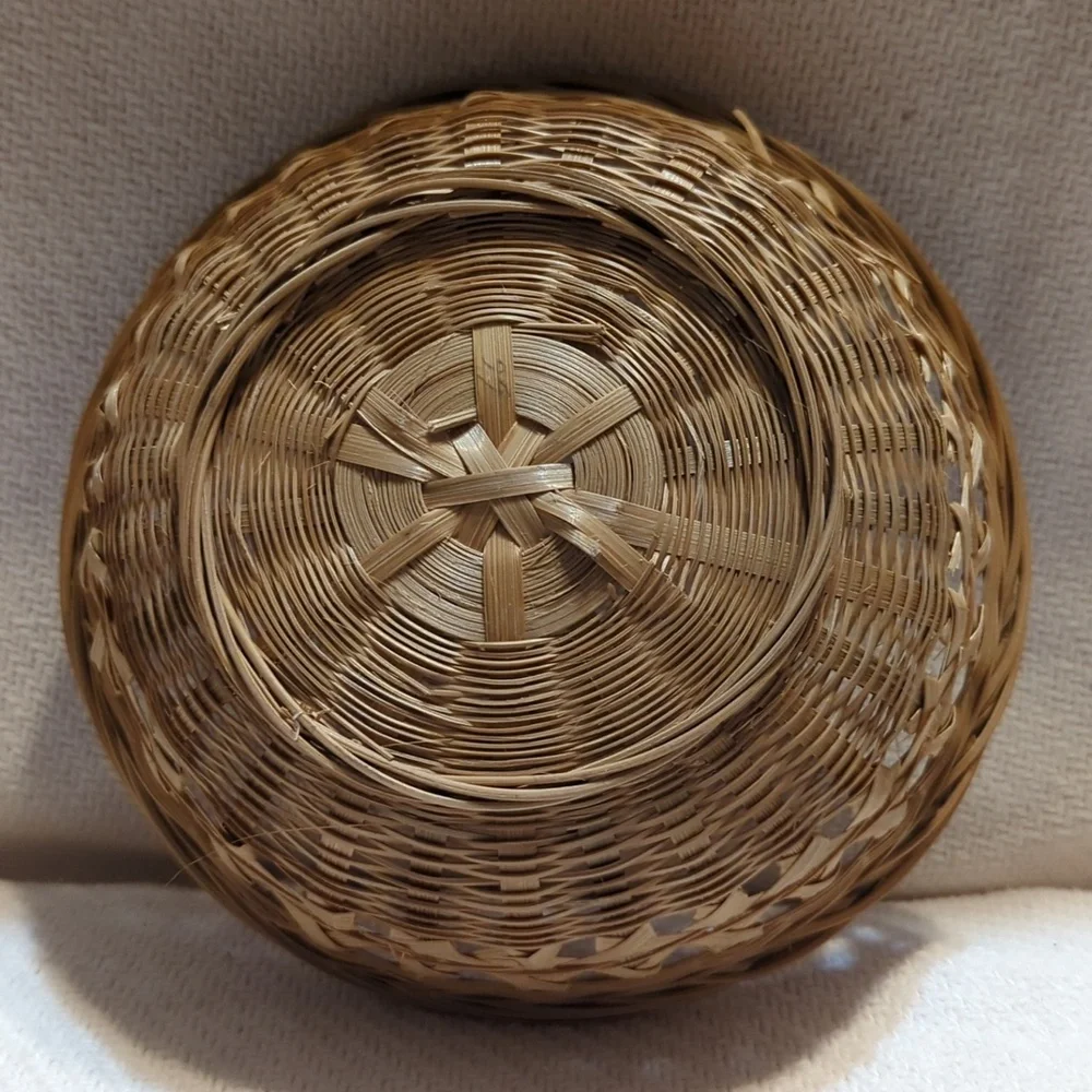 3 vintage 6 inch‎ round baskets